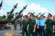 Building comprehensively strong, exemplary, outstanding military in new era